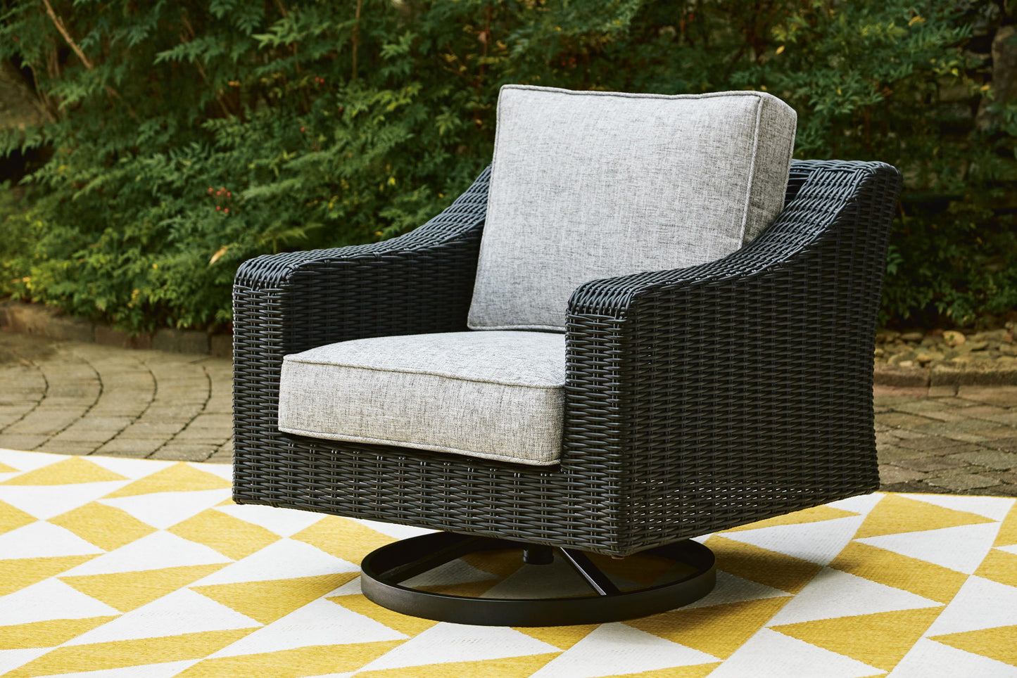 Beachcroft - Swivel Lounge Chair - Black / Light Gray