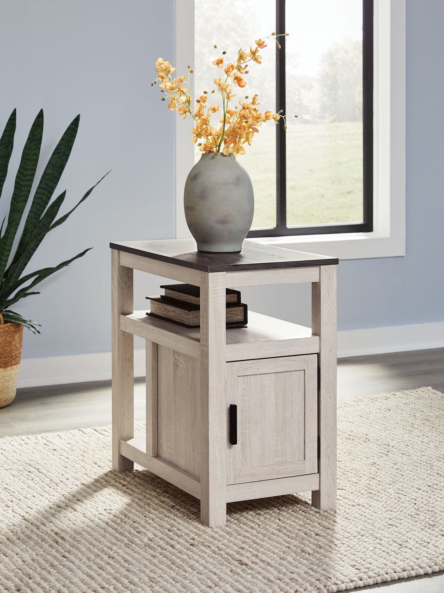 Fendenmore - Chair Side End Table