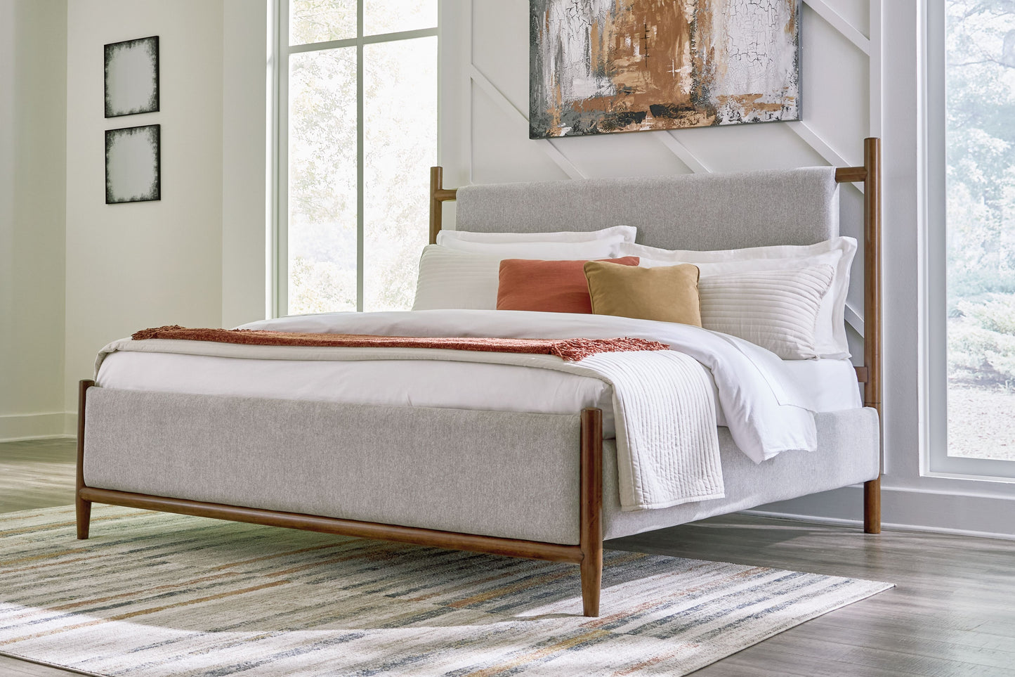 Lyncott - Upholstered Bed