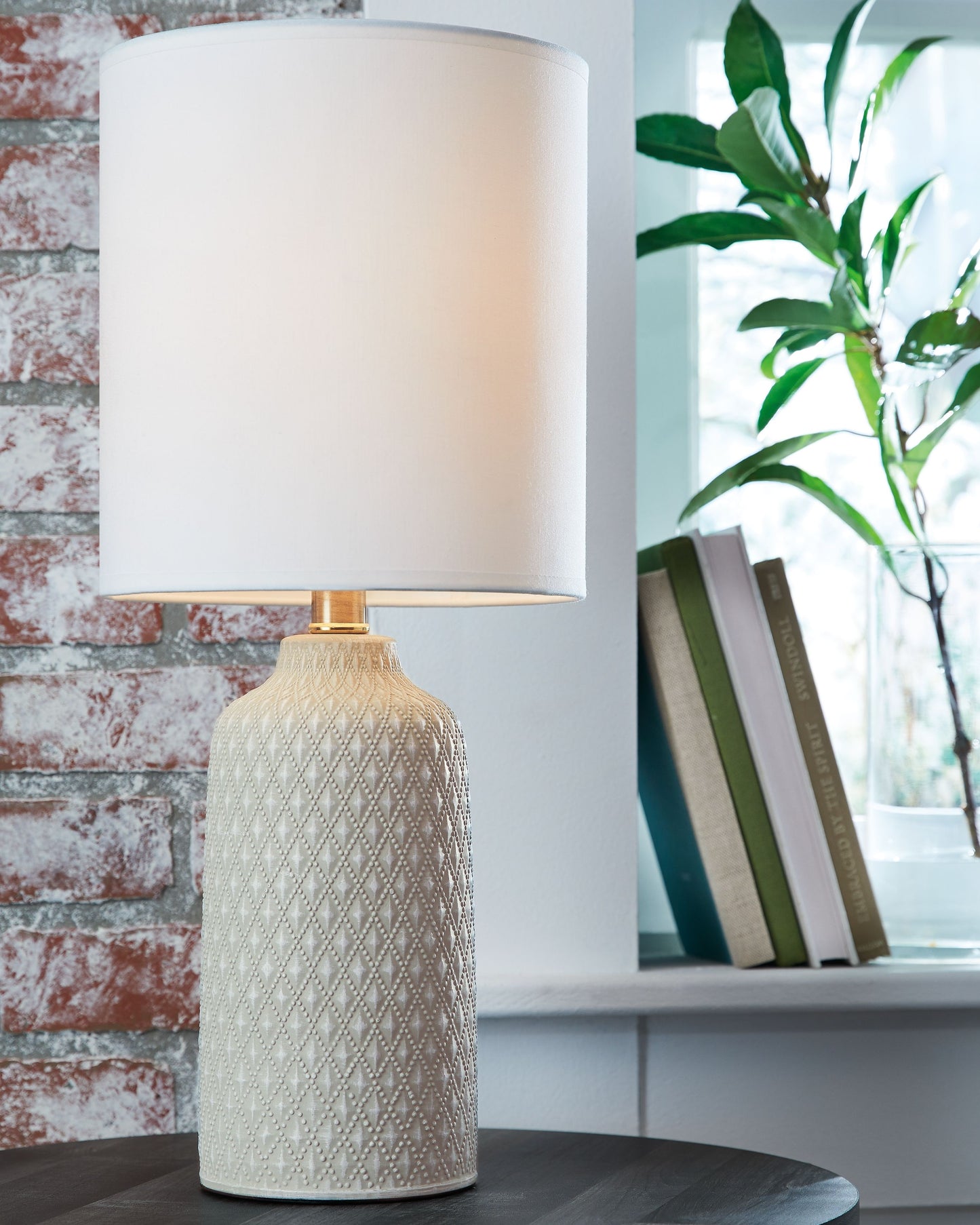 Donnford - Table Lamp